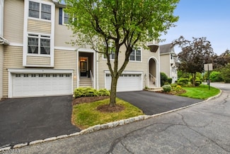 41 Catamaran Ct, Mount Arlington, NJ 07856