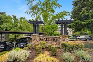 215 9th St Unit D102, Kirkland, WA 98033