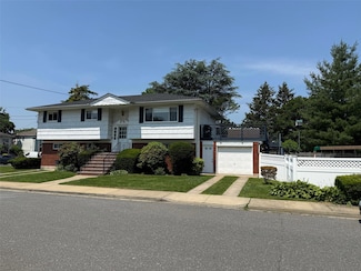 226 Laurie Ln, West Hempstead, NY 11552