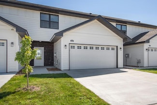 819 Viburnum St, Belle Plaine, MN 56011