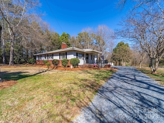 17118 Frog Pond Rd, Oakboro, NC 28129