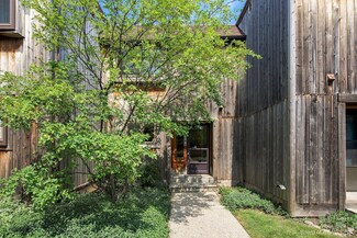 2009 Pauline Ct, Ann Arbor, MI 48103