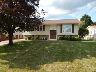 408 Warren Dr, Springfield, OH 45503