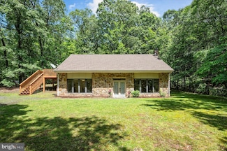 734 Log Cabin Ln, Berkeley Springs, WV 25411