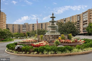 8350 Greensboro Dr Unit 709, McLean, VA 22102