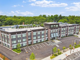 218 Middle Neck Rd Unit 302, Great Neck, NY 11021