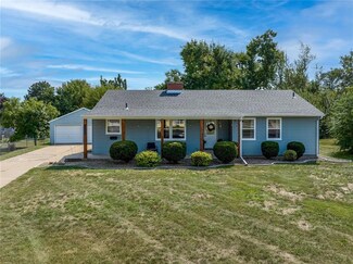 4246 Woodfield Ln NE, Cedar Rapids, IA 52402