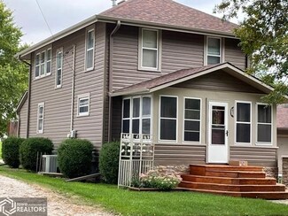107 10th St N, Humboldt, IA 50548