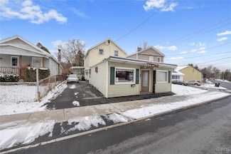 1516 Valley Dr, Syracuse, NY 13207