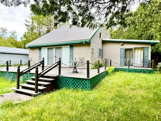 3989 Stony Point Rd, Hessel, MI 49745