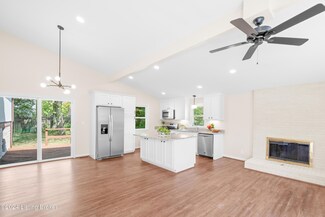 2517 Stonehurst Dr, Louisville, KY 40242
