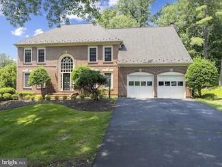 11102 Bowen Ave, Great Falls, VA 22066