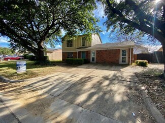 2204 Foxcroft Ln, Arlington, TX 76014
