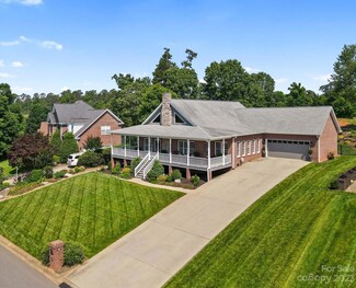 585 Players Ridge Rd, Hickory, NC 28601