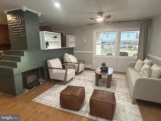 11 Crimson King Ln, Levittown, PA 19055