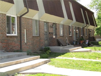 9921 W 52nd St, Shawnee, KS 66203