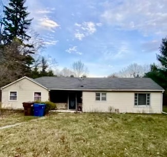 3004 N Stark Rd, Midland, MI 48642