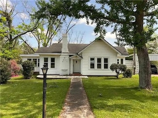 106 N Broadway St, Ashford, AL 36312