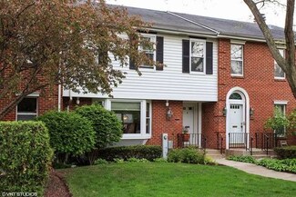 9053 Lincolnwood Dr, Evanston, IL 60203