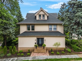 296 Highfield Ln, Nutley, NJ 07110