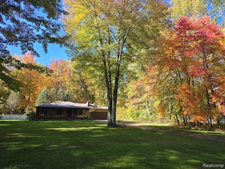 4045 Flint River Rd, Columbiaville, MI 48421