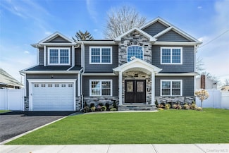 9 Briggs St, Hicksville, NY 11801