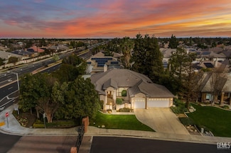 11212 Moorgate St, Bakersfield, CA 93311