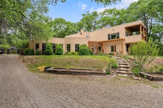 65 E Sombrillo Rd, Santa Cruz, NM 87567