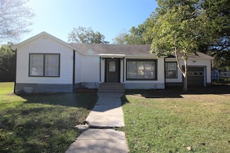 1015 W Kuykendall St, Grand Saline, TX 75140