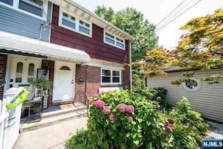 7 Edgewater Place, Edgewater, NJ 07020