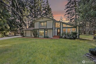 8300 Landing Ln SE, Port Orchard, WA 98367
