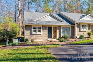 407 19th Avenue Ct NE, Hickory, NC 28601