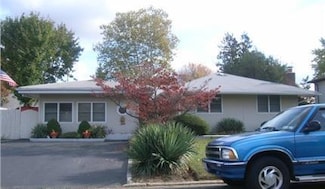 15 W 18th St, Deer Park, NY 11729