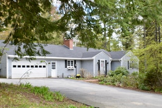 209 Squires Ln, New London, NH 03257