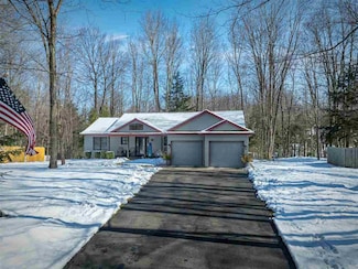 8548 Ridgeway Rd, Petoskey, MI 49770