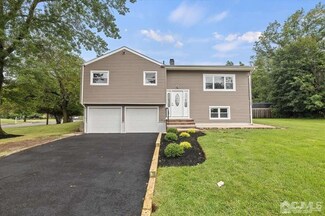 444 Rivercrest Dr, Piscataway, NJ 08854