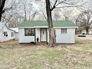 1119 Cedar Ave, Cabool, MO 65689