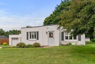 935 S Main St, Mishicot, WI 54228