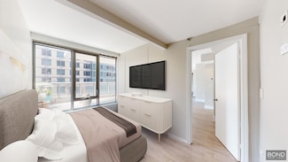237 E 34th St Unit 1601, New York, NY 10016