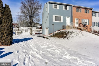 21 Mall Rd, Etters, PA 17319