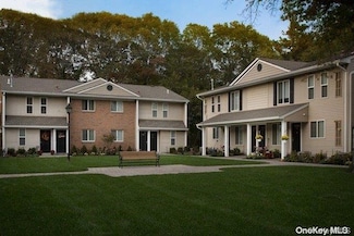 45 Country Club Dr Unit 3B, Coram, NY 11727