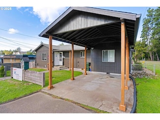 1848 Thomas Ave, Coos Bay, OR 97420
