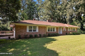 300 W Dawson St, Grifton, NC 28530