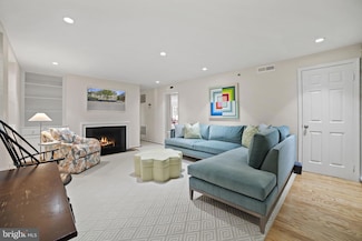 706 Prince St Unit 5, Alexandria, VA 22314