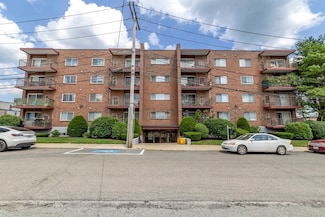 10 Foster St Unit 405, Wakefield, MA 01880