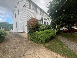 89 Hampton Ave, Albertson, NY 11507