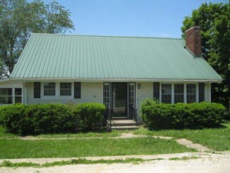 7476 Pleasant St, Bloomfield, IN 47424