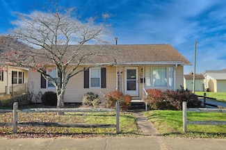 100 E Pollock St, Paden City, WV 26159