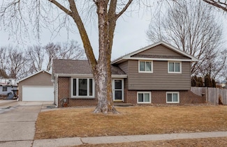 1317 Lyndale Dr, Polk City, IA 50226