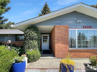 2208 Sandra Ave, Centralia, WA 98531